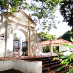 Portal del Parque San Felipe El Fuerte, una de las hermosas gráficas que contiene el libro (Foto cortesía Freyvan Orozco)
